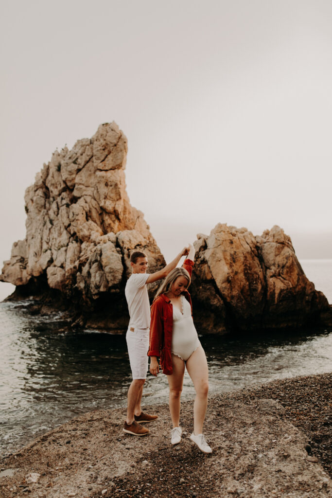 Photographe de couple au style moody