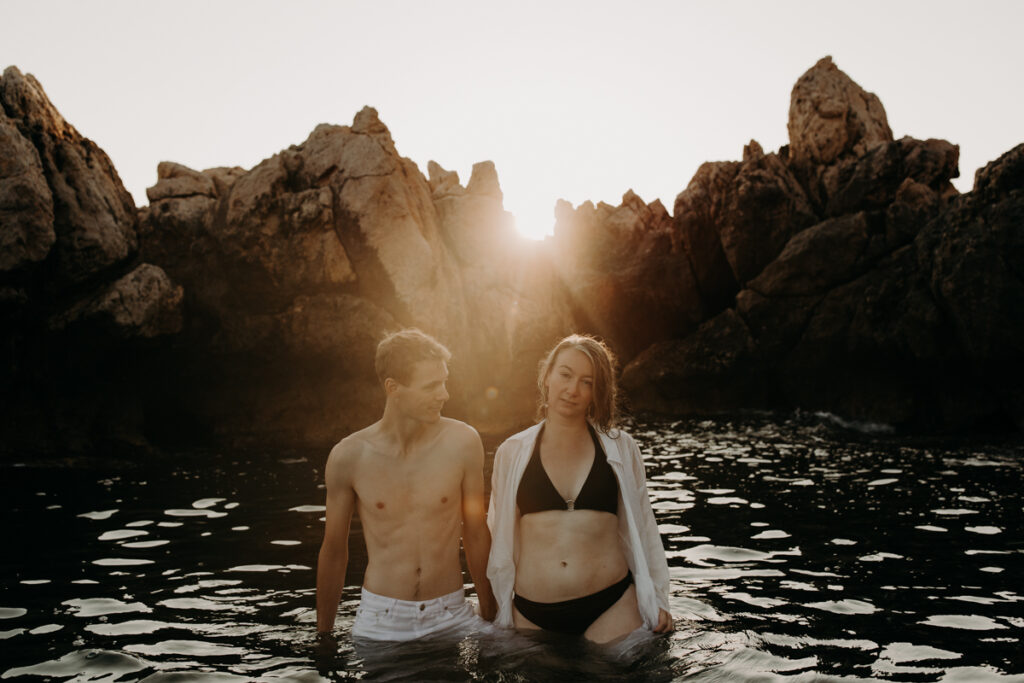 Séance photo en couple au lever du soleil