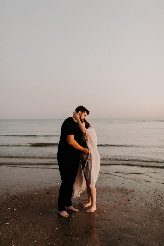 photo de grossesse sur la plage de Ouistreham