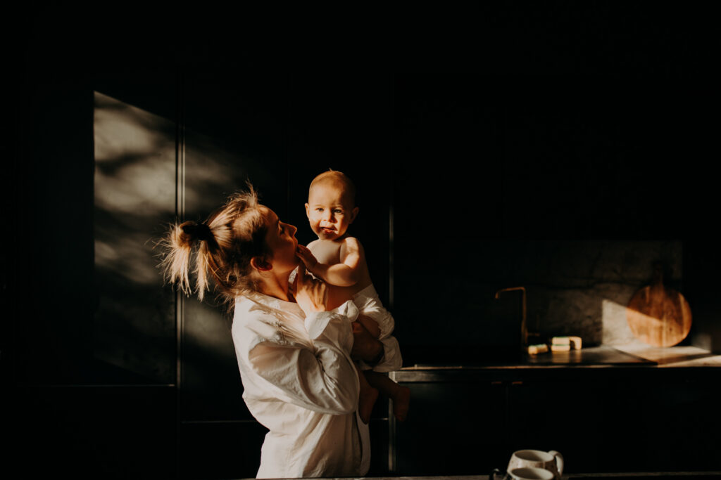 Séance photo famille en intérieur